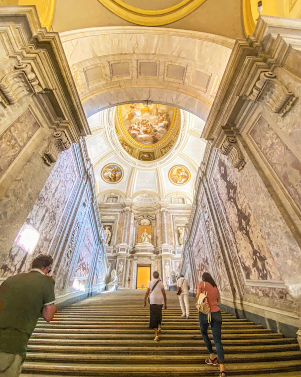 scalone d'onore caserta paleis