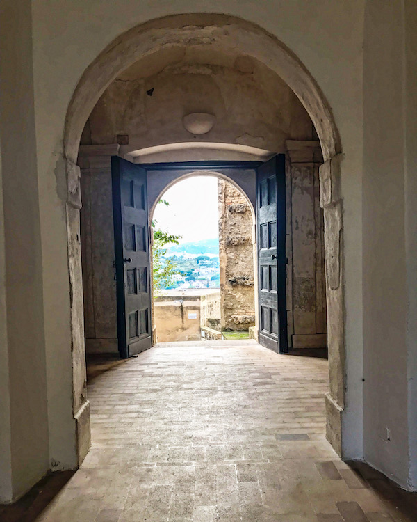 Cimitero delle Monache castello aragonese ischia