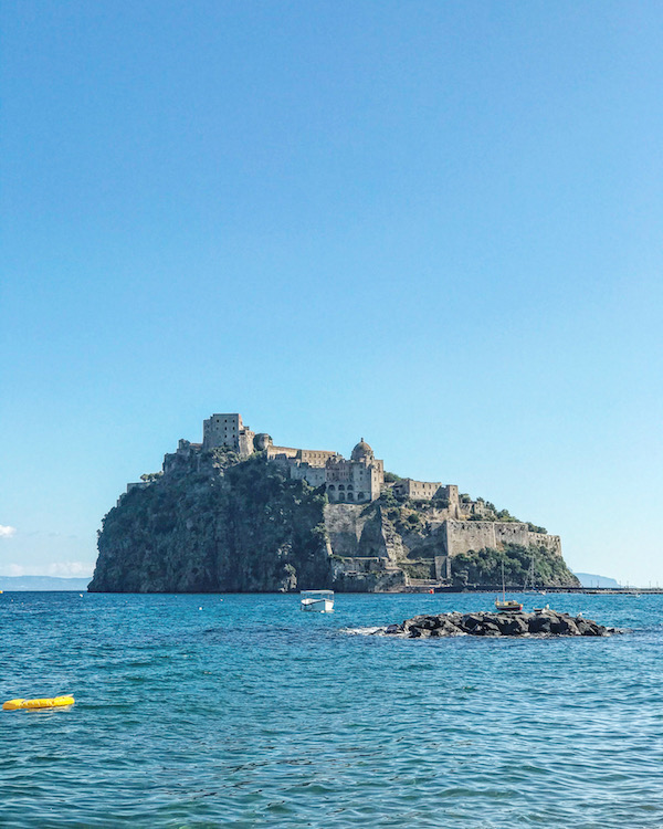 castello aragonese ischia kasteel eiland