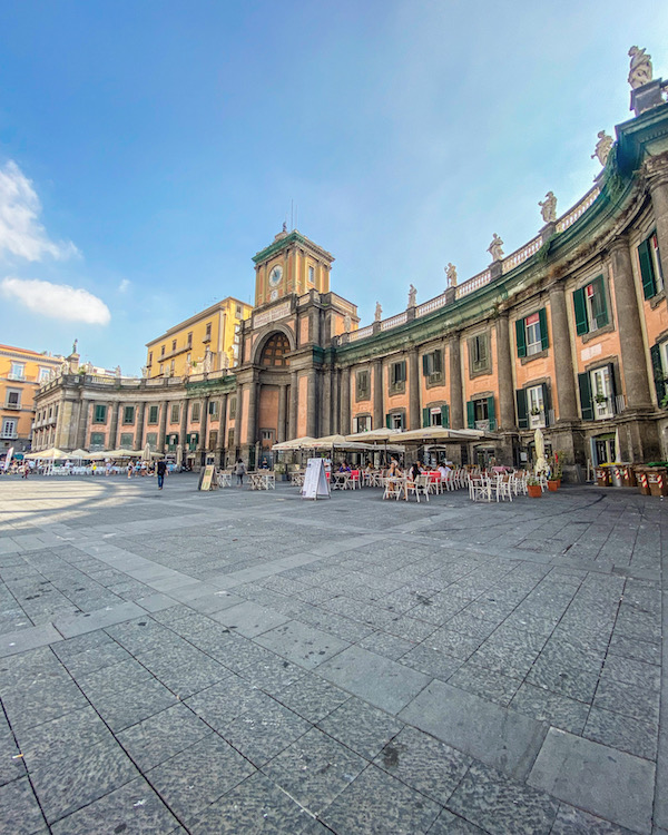 piazza dante napels plein